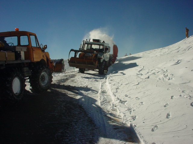 Kelvin starts with the snow cutter.